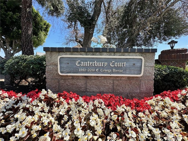 view of community / neighborhood sign