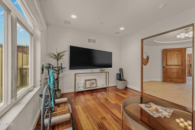 living area featuring baseboards, recessed lighting, wood finished floors, and visible vents