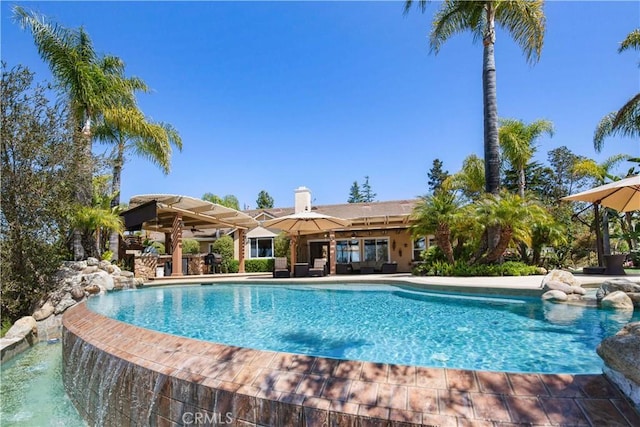 3988 Keri Way, Fallbrook, CA 92028 - view of swimming pool featuring an infinity pool and a patio area