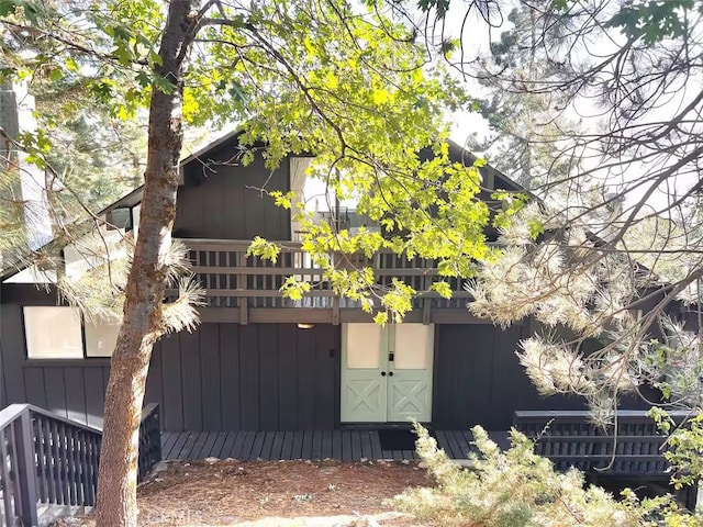 view of side of property featuring a balcony