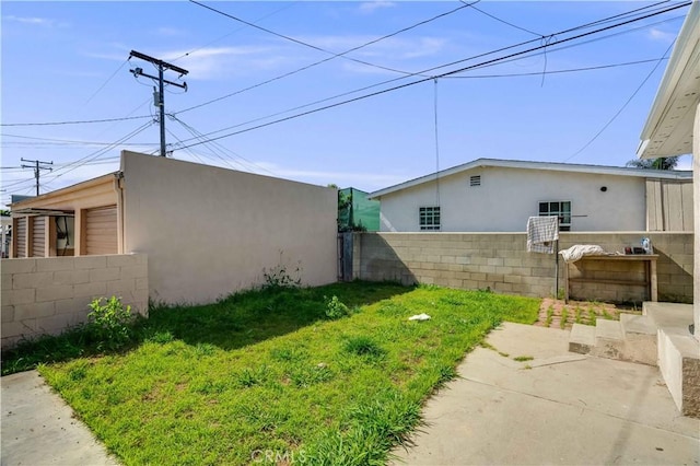 view of yard featuring fence