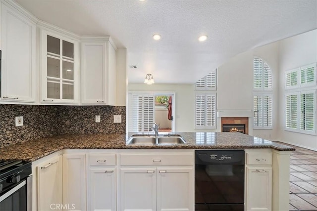 1101 Portofino Ct Unit 103, Corona, CA 92881 - kitchen with dishwasher, a sink, plenty of natural light, a peninsula, and recessed lighting
