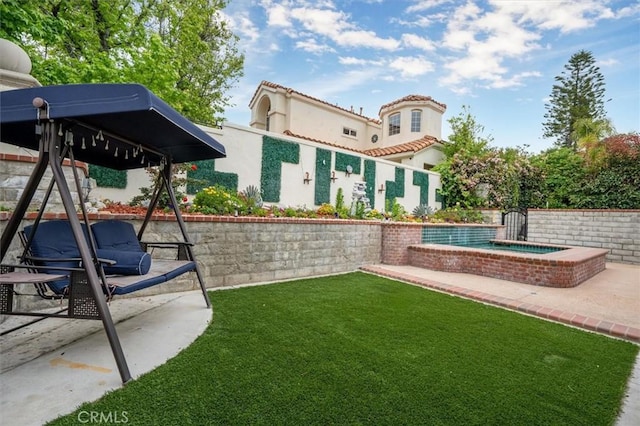 view of yard featuring a patio area