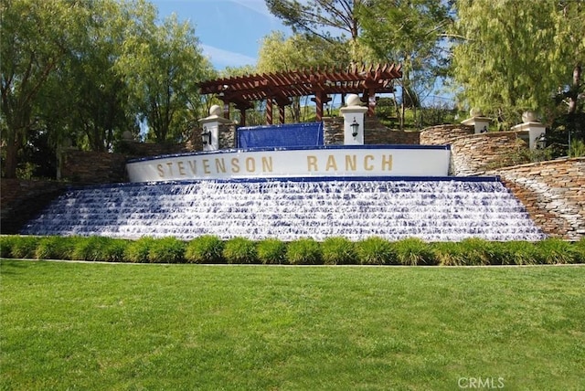 community sign with a yard