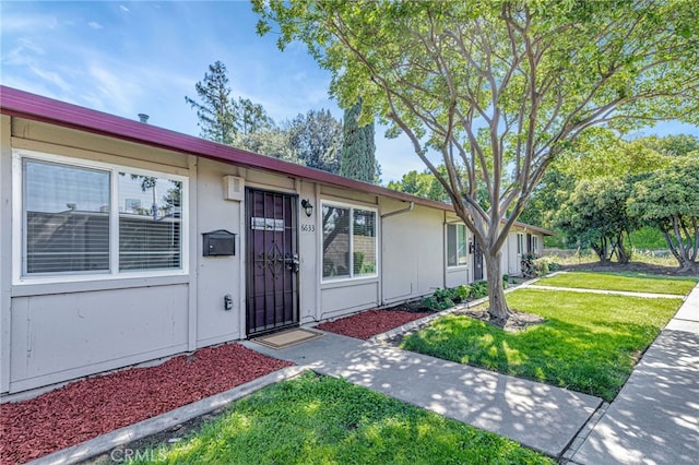entrance to property with a yard