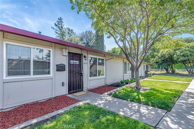 6633 Plymouth Rd, Stockton, CA 95207 - view of front facade with a front yard
