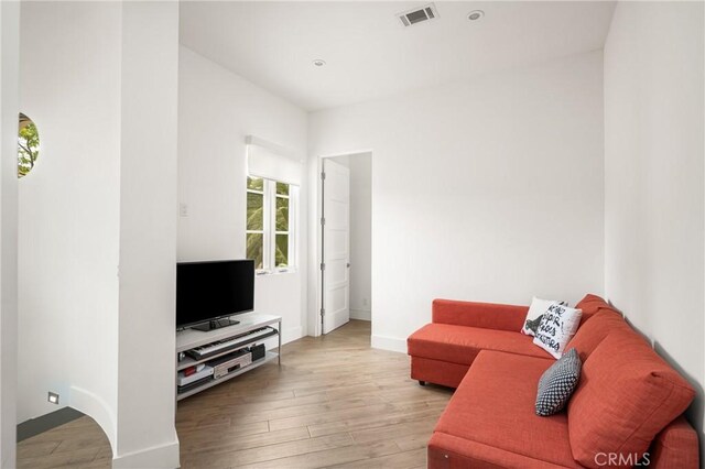21 Alexa Ln, Ladera Ranch, CA 92694 - living area featuring light wood-type flooring and recessed lighting
