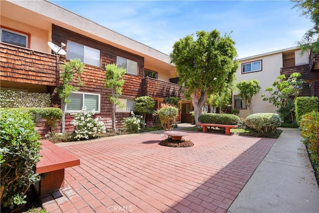 5414 Newcastle Ave Unit 66, Encino, CA 91316 - surrounding community featuring a patio area
