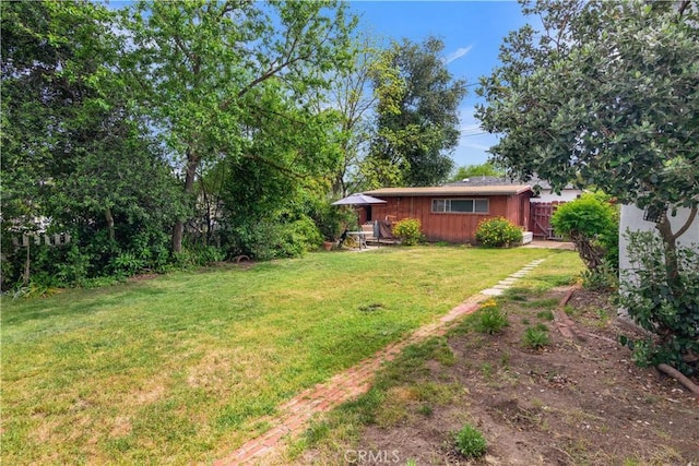 view of yard featuring fence