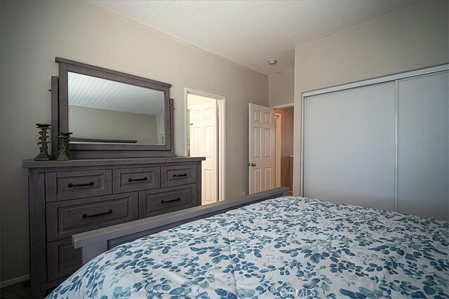 31961 Honeysuckle Cir, Winchester, CA 92596 - bedroom with a closet