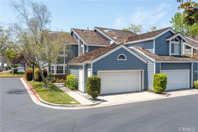 view of front of property featuring concrete driveway