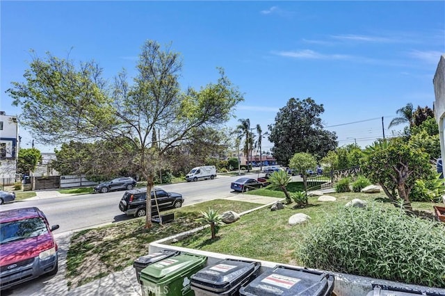 1861 S Redondo Blvd, Los Angeles, CA 90019 - exterior space with fence