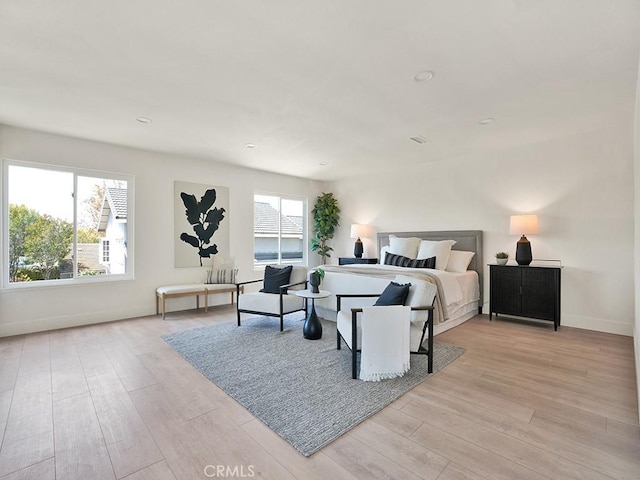 bedroom featuring light wood-style floors, baseboards, and recessed lighting