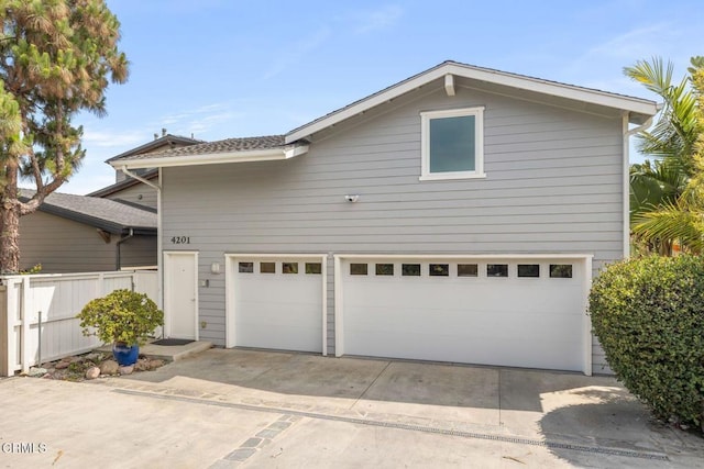view of front of house with fence and driveway
