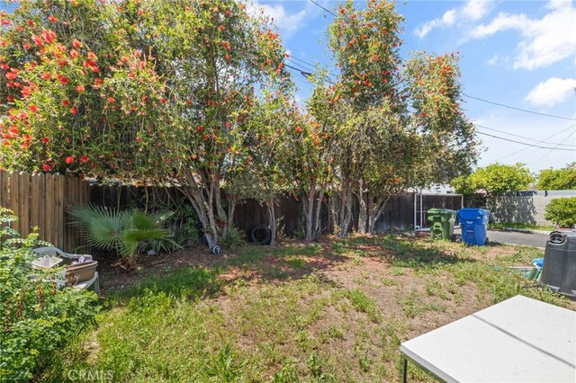10139 Hayvenhurst Ave, North Hills, CA 91343 - view of fenced backyard