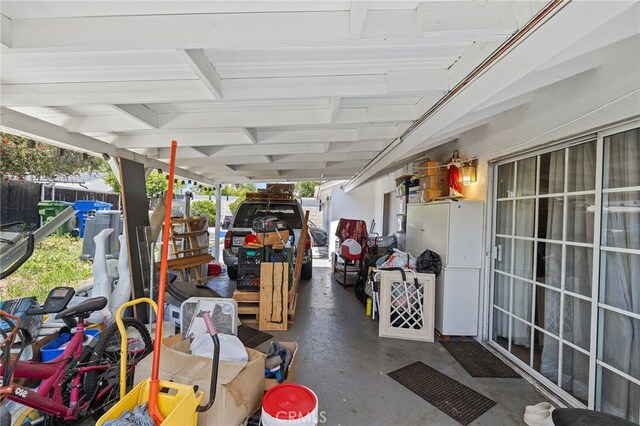 10139 Hayvenhurst Ave, North Hills, CA 91343 - view of patio / terrace with fence