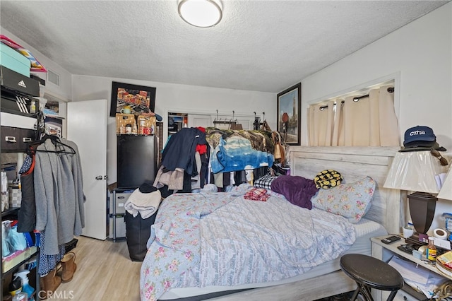 10139 Hayvenhurst Ave, North Hills, CA 91343 - bedroom with wood finished floors and a textured ceiling