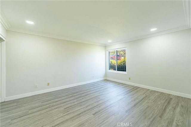 empty room featuring baseboards, recessed lighting, light wood finished floors, and ornamental molding