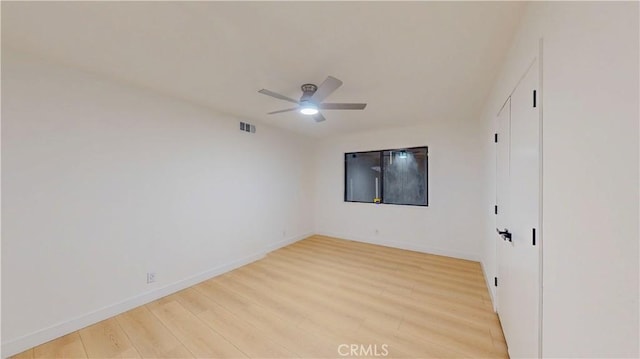 unfurnished room featuring light wood finished floors, a ceiling fan, and baseboards