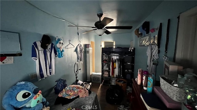 bedroom with ceiling fan