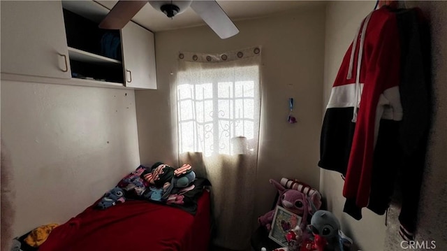 bedroom featuring ceiling fan