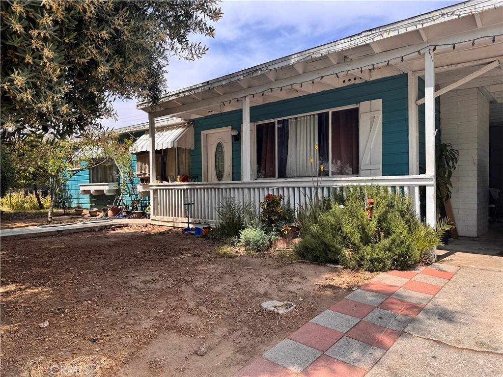 6735 Merito Ave, San Bernardino, CA 92404 - view of side of property with covered porch