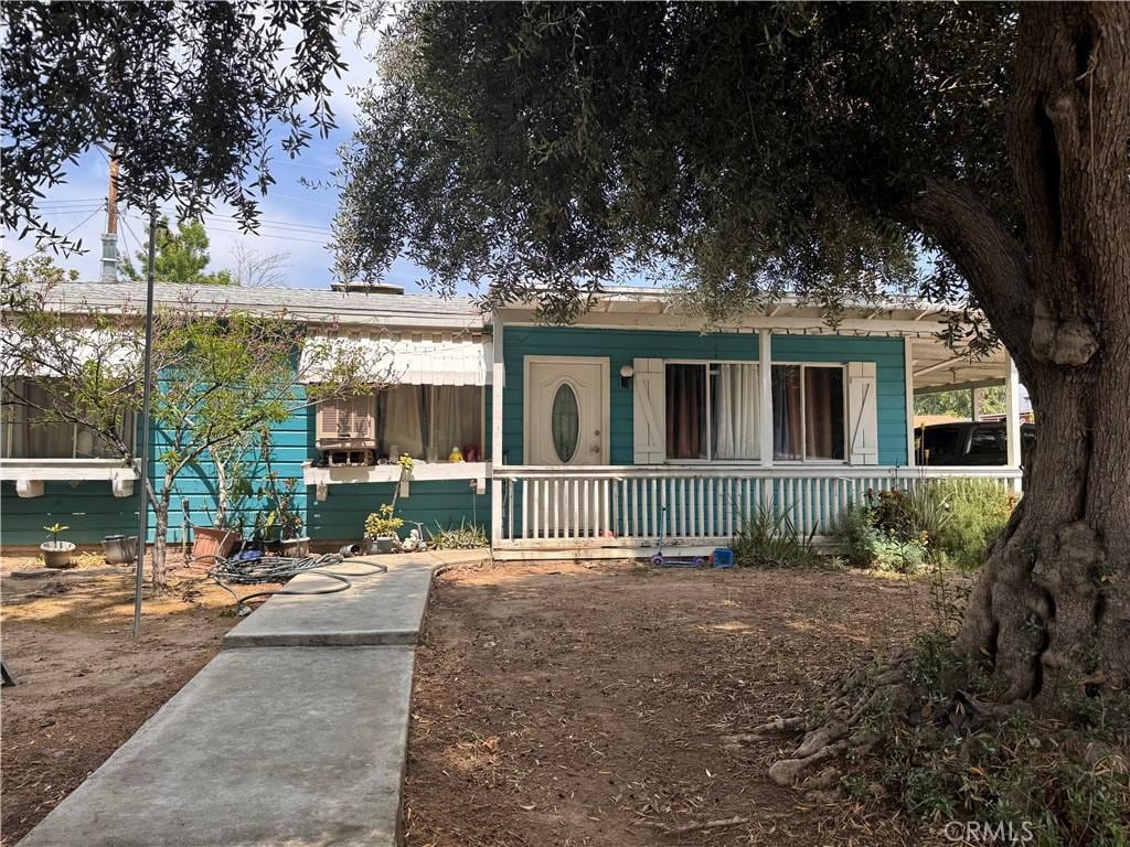 6735 Merito Ave, San Bernardino, CA 92404 - view of front of property with a porch