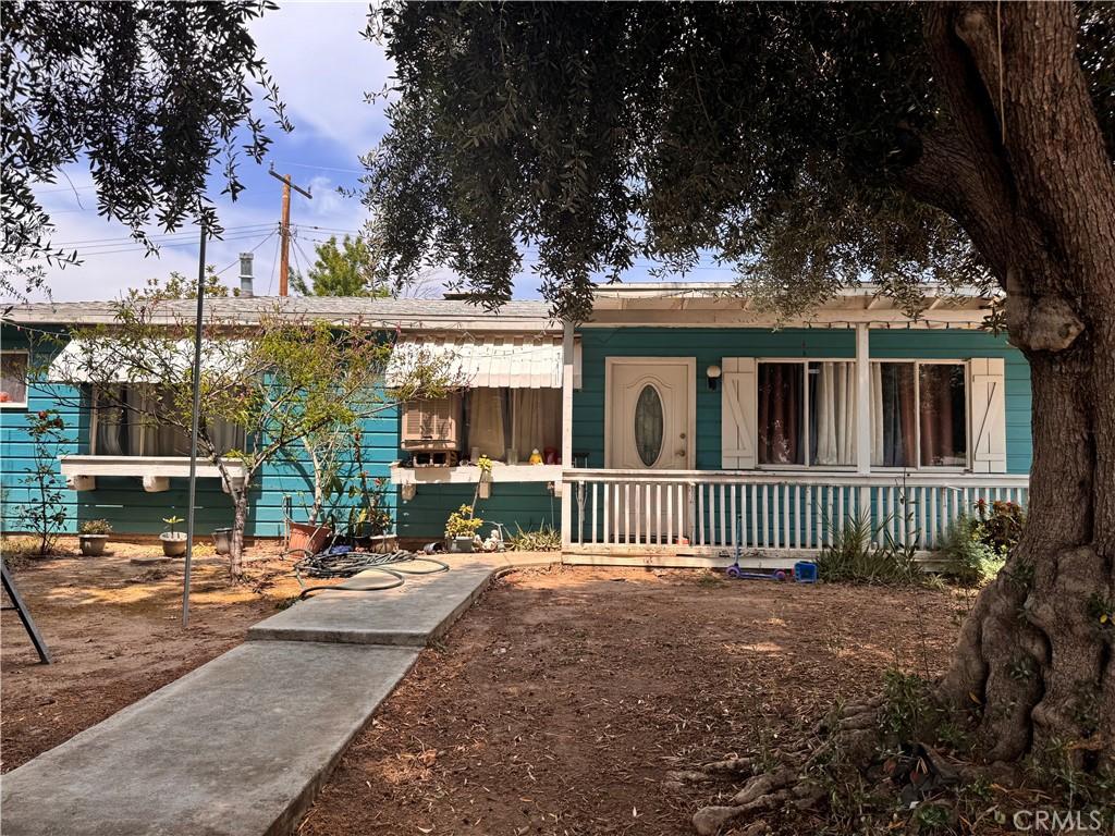 6735 Merito Ave, San Bernardino, CA 92404 - view of front of house featuring a porch