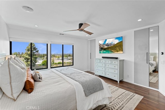 bedroom featuring ceiling fan, dark wood finished floors, recessed lighting, baseboards, and visible vents