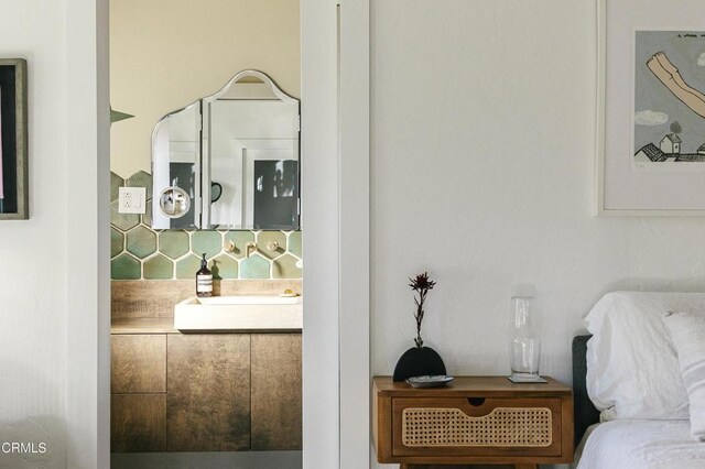 1241 Solita Rd, Pasadena, CA 91103 - bathroom featuring a sink