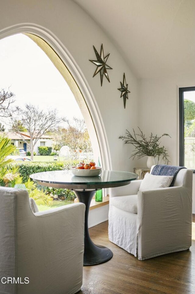 1241 Solita Rd, Pasadena, CA 91103 - interior space