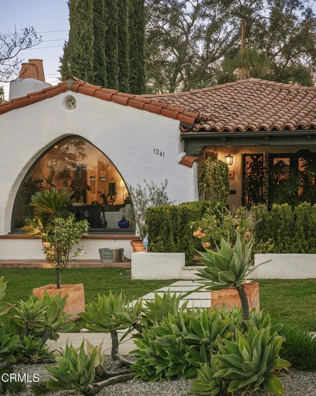 1241 Solita Rd, Pasadena, CA 91103 - exterior space with central air condition unit