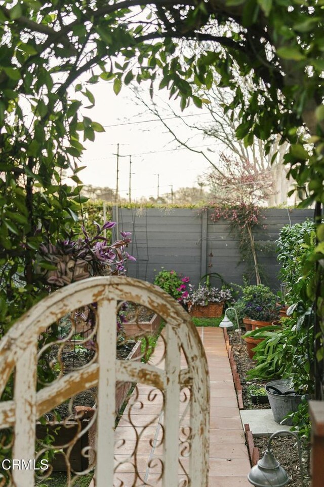 1241 Solita Rd, Pasadena, CA 91103 - view of yard featuring fence