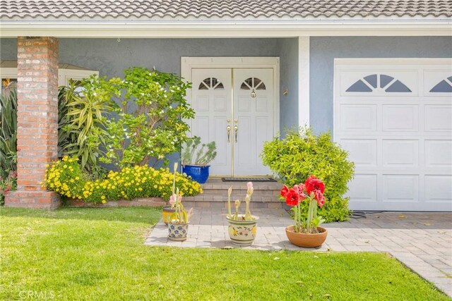 20902 Balgair Cir, Huntington Beach, CA 92646 - doorway to property with stucco siding, a yard, and a tile roof