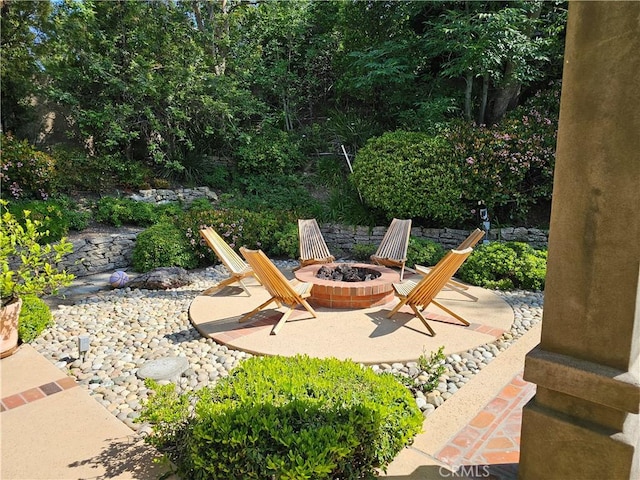 view of patio featuring a fire pit