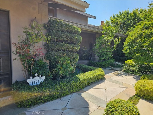 property entrance with stucco siding