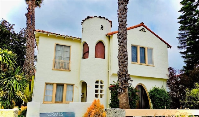 2853 Buckingham Rd, Los Angeles, CA 90016 - mediterranean / spanish-style house with stucco siding and a tiled roof
