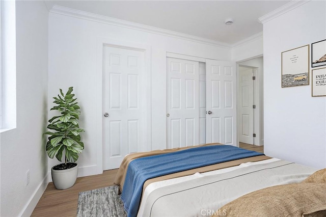 347 Beckes St, Wasco, CA 93280 - bedroom featuring crown molding, baseboards, and wood finished floors