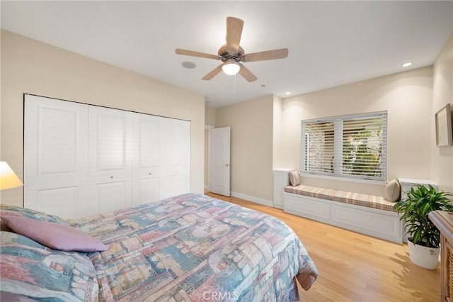 bedroom with recessed lighting, a ceiling fan, wood finished floors, and a closet