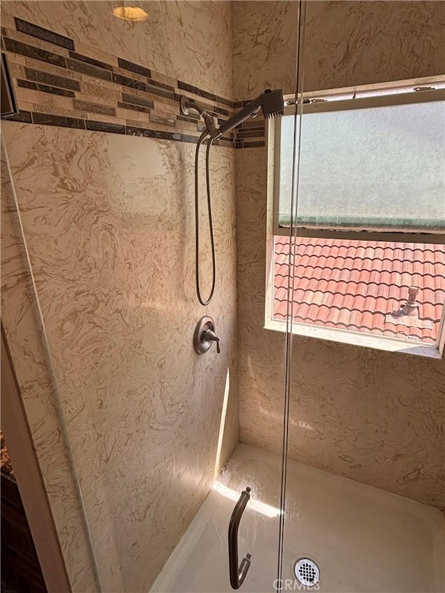 details with a shower with shower door