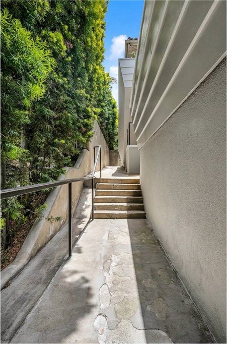 2486 Via Campesina, Palos Verdes Estates, CA 90274 - balcony with stairs
