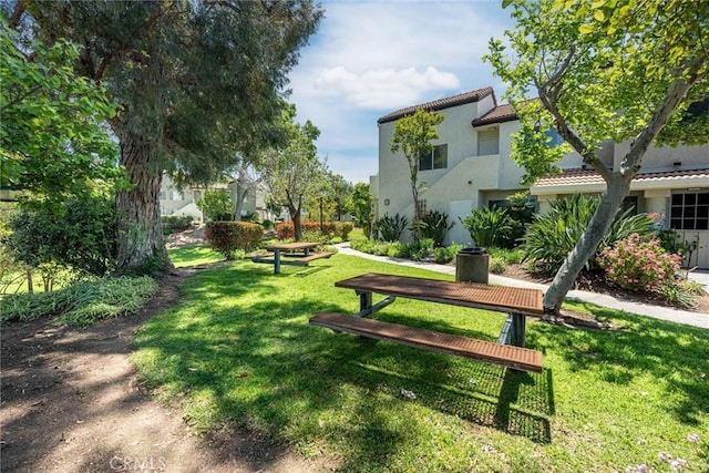 view of property's community featuring a yard
