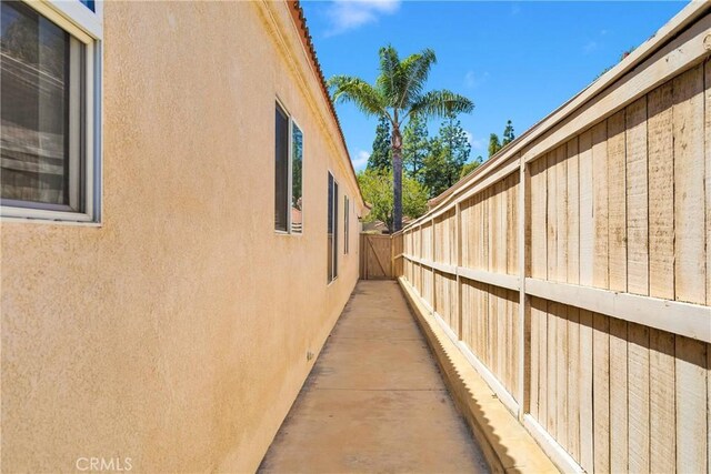 40684 Corte Albara, Murrieta, CA 92562 - view of side of property featuring fence and stucco siding