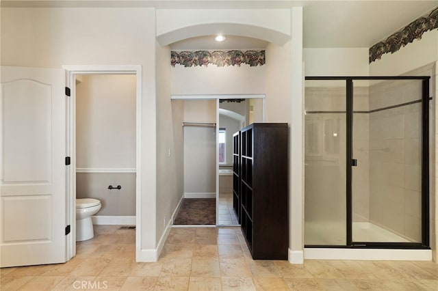 14124 Rollins Ct, Magalia, CA 95954 - bathroom featuring baseboards, a stall shower, and toilet