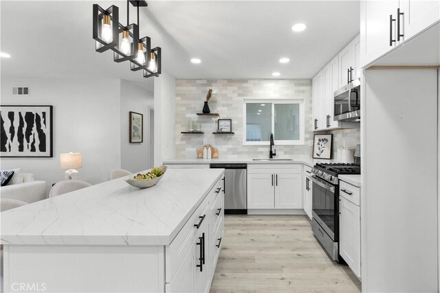 kitchen featuring visible vents, appliances with stainless steel finishes, light wood-type flooring, a sink, and recessed lighting