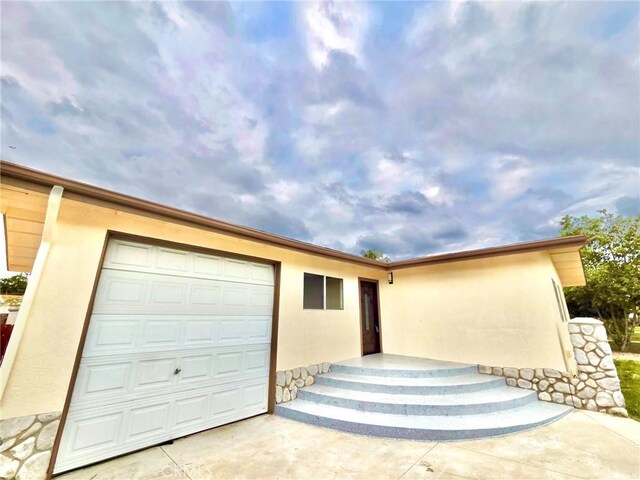 view of front of property featuring a garage and stucco siding