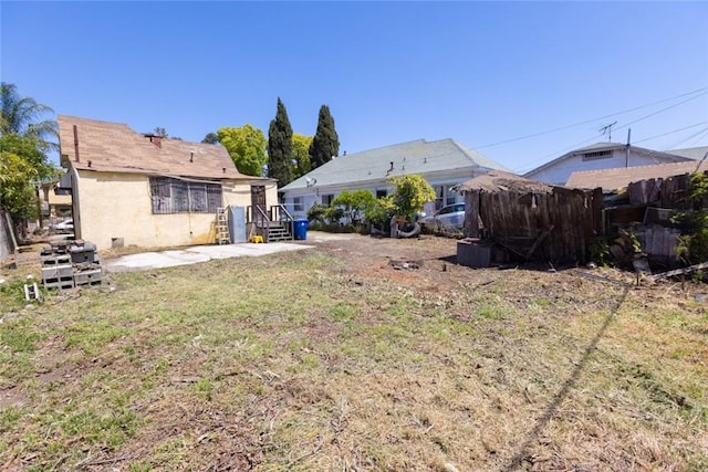 view of yard featuring a patio