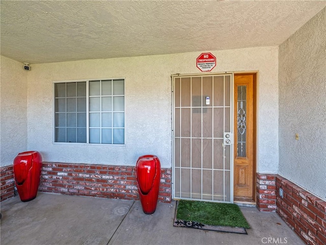 18668 Kamana Rd, Apple Valley, CA 92307 - view of exterior entry featuring stucco siding