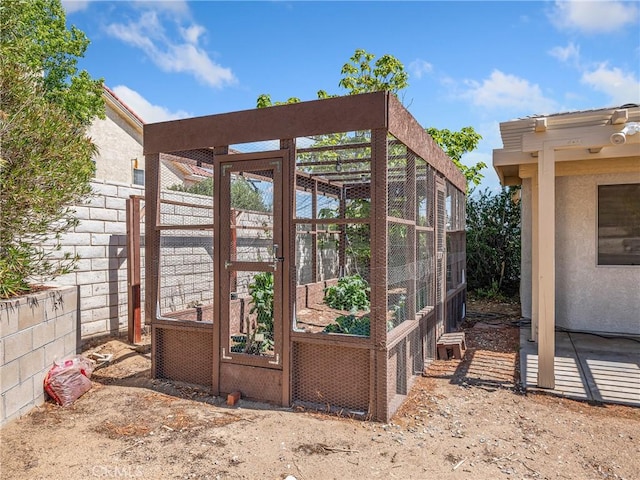 18668 Kamana Rd, Apple Valley, CA 92307 - view of outdoor structure featuring fence, an outbuilding, and a garden