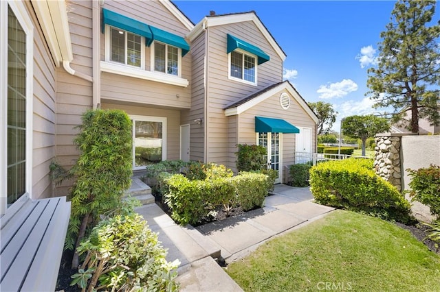 view of front of property